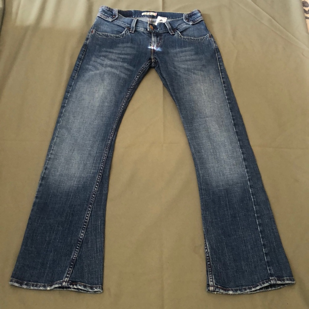 Levi’s flared legs size 7”women’s Jeans